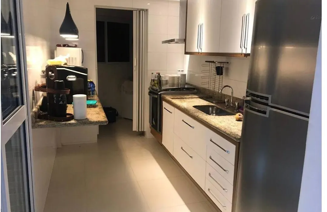 Apt térreo com quintal Praia de Enseada Lazer total-1